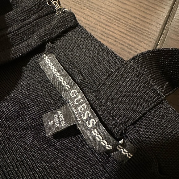 Guess Size Small Black Bandage Keyhole Crop Top (Like New) - Picture 6 of 11